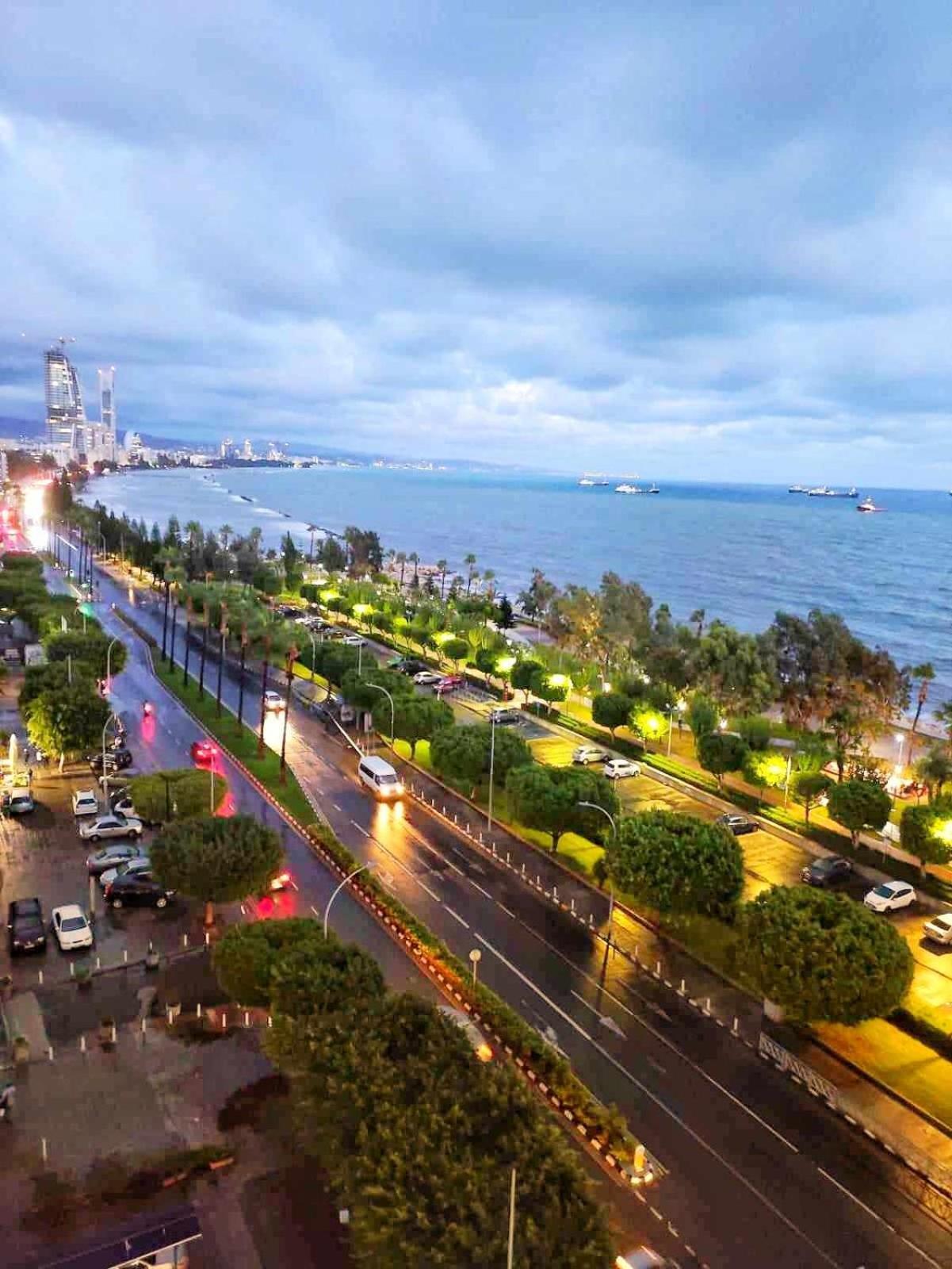 Sea Front & City Center, Amazing Sea View Lemesós Eksteriør bilde